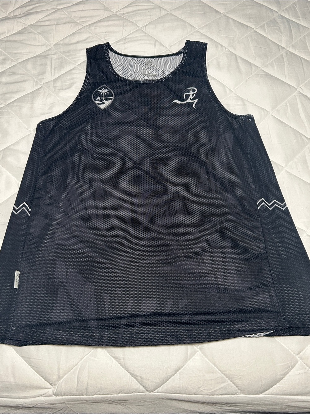 Run Guam men’s running tank. Large. NWOT